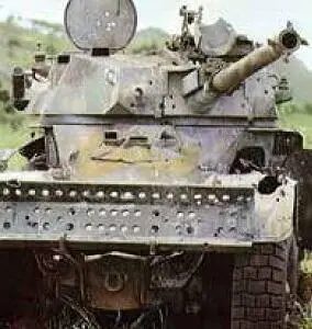 47 Уничтоженная в Анголе бронемашина AML90 Panhard Фото из архива Союза - фото 49