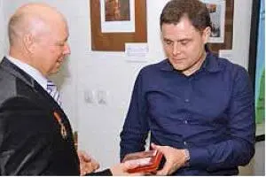 144 Вручение медали За оказание интернациональной помощи Анголе ветерану - фото 147