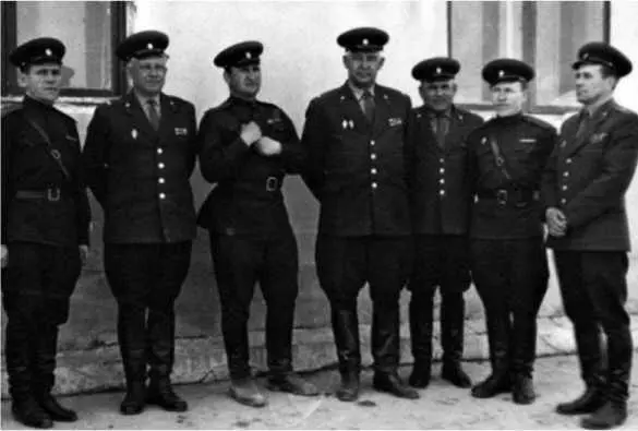 Офицеры 57го Иманского пограничного отряда вскоре после формирования части - фото 4