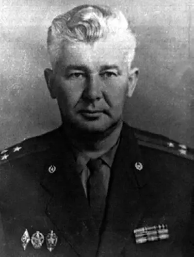 Начальник 57го Иманского отряда полковник Демократ Леонов Руководство части - фото 6