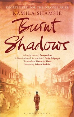 Kamila Shamsie Burnt Shadows обложка книги