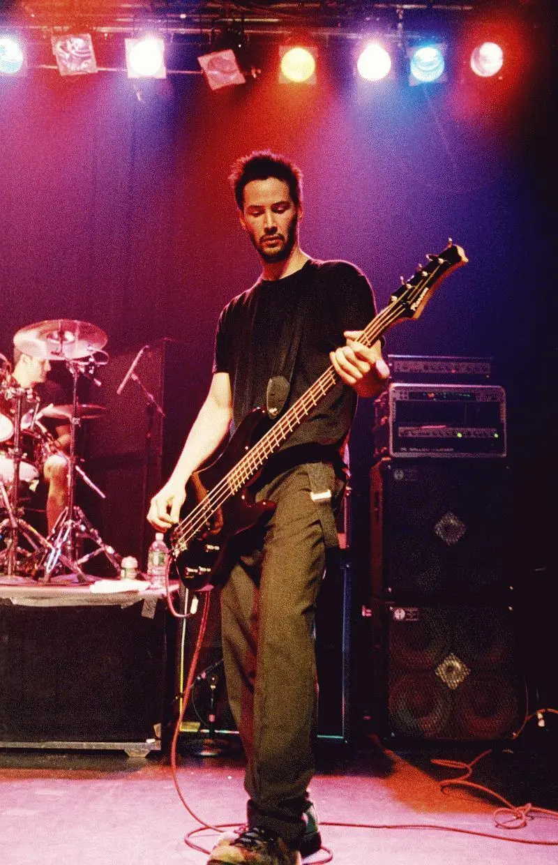 Киану Ривз на концерте своей группы Dogstar 1990е гг В один из дней они с - фото 37