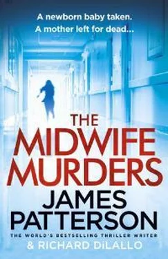 Джеймс Паттерсон The Midwife Murders обложка книги