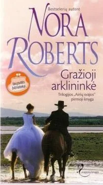 Нора Робертс Gražioji arklininkė обложка книги