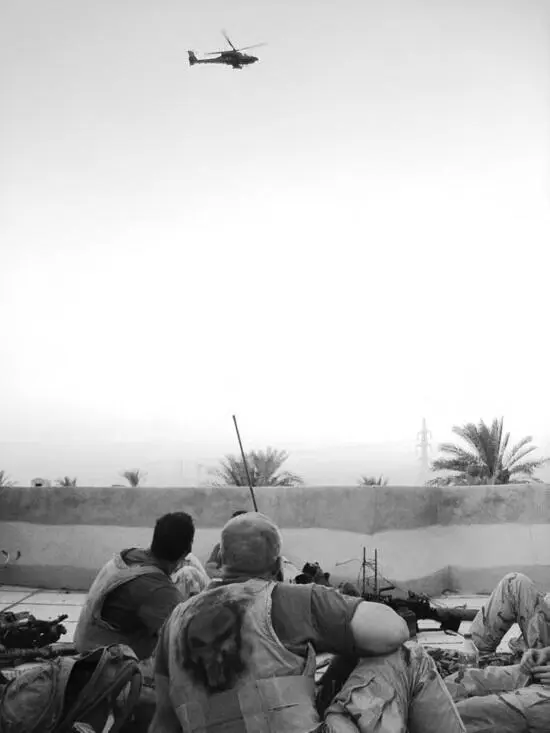 Над югом Рамади наступает рассвет Снайпер взвода Чарли оперативного отряда - фото 3
