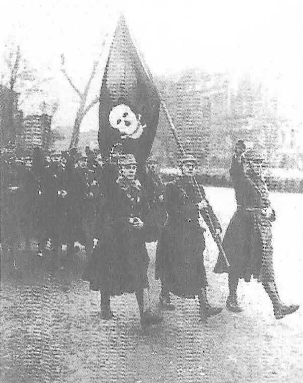 Воинственные жесты За два года до захвата власти Гитлером бригада Мертвая - фото 1
