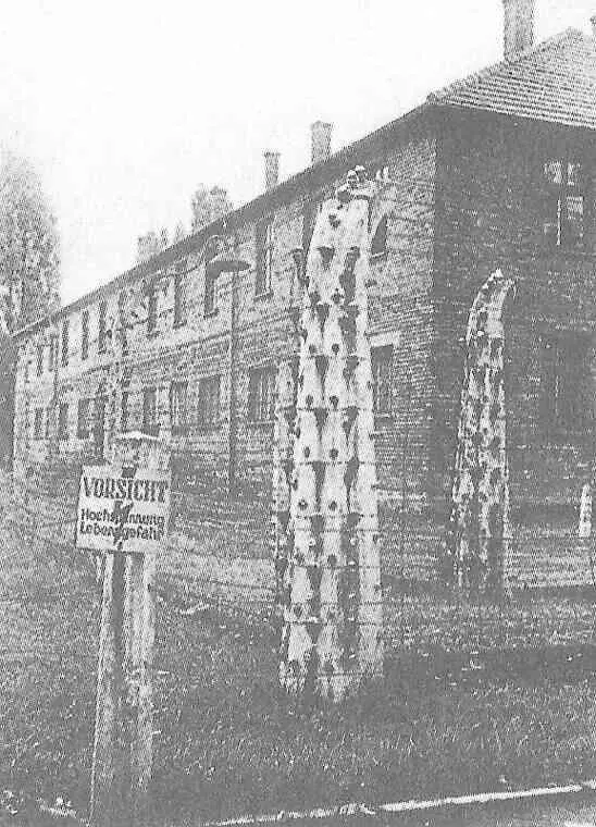 Основной лагерь Аушвиц I был расположен в 1940 году в казармах польского - фото 74