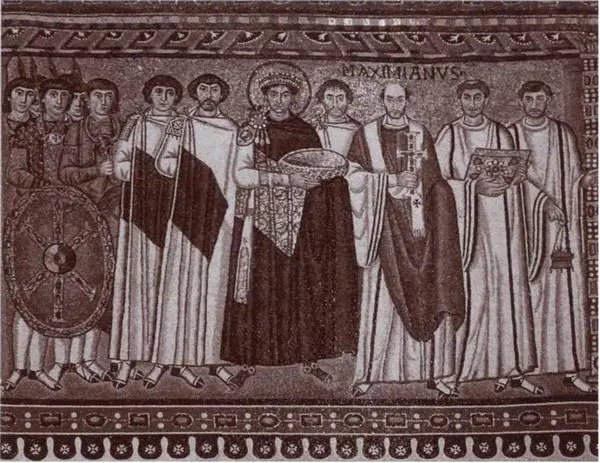 Император Юстиниан со свитой Мозаика левой стены апсиды собора СанВитале - фото 17