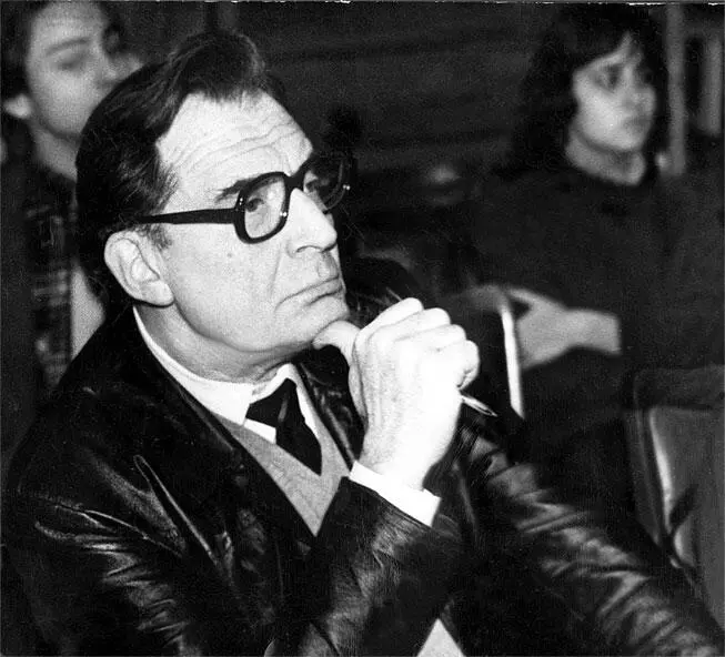 ВК Монюков ВК Монюков с женой Т Гулевич и дочерью Наташей В К Монюков - фото 35