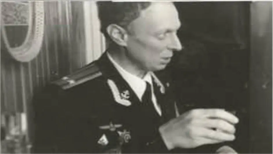 Родился в 1949 году в городе Таллине в семье морского офицера В 1971 году - фото 36