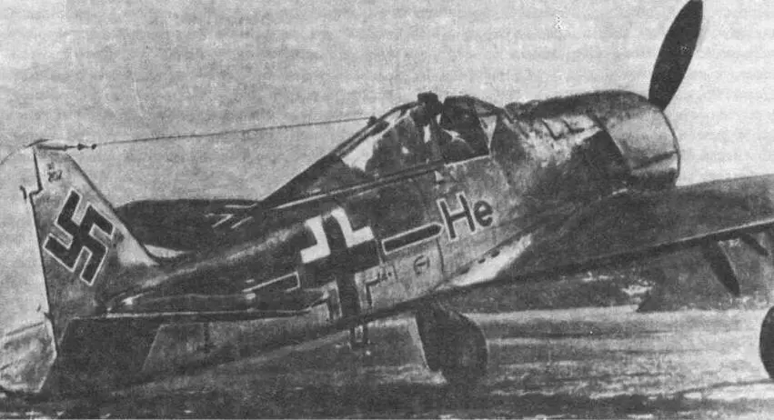 Личный самолет капитана Рольфа Хермишена из штаба JG26 FW190A4U1 - фото 27