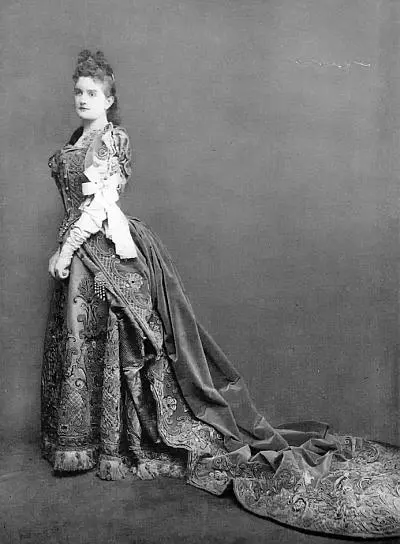 Мария Луиза де Марси На фотографии ей двадцать лет и она хотела платье от - фото 94