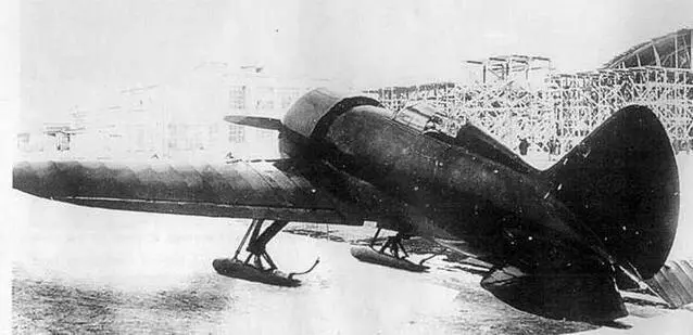 Первый опытный И16 ЦКБ12 в заводском дворе Начало 1934 г The first I16 - фото 257