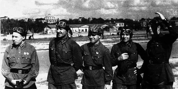 Красная пятерка майора Якушина МИ Якушин крайний слева 18 августа 1939 г - фото 71