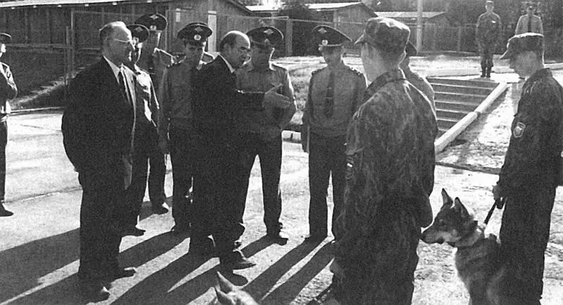 Посещение городка служебных собак факультета начальником инженерного управления - фото 29