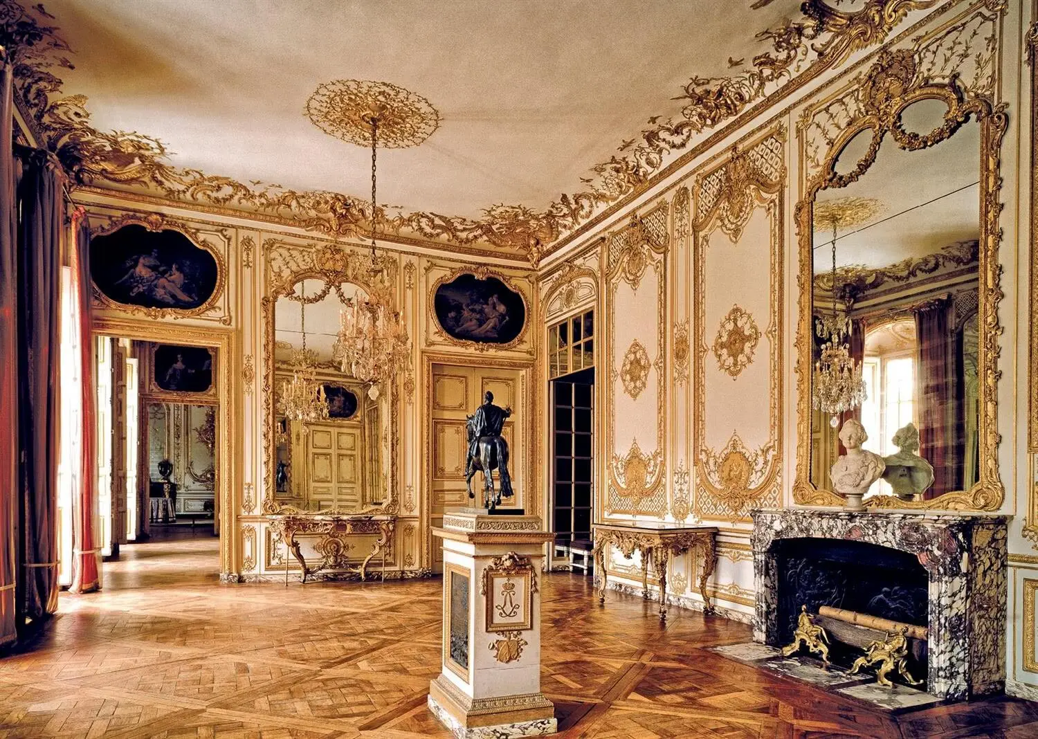 Зал часов в Малых королевских покоях Версальского дворца XVIII в De Agostini - фото 162