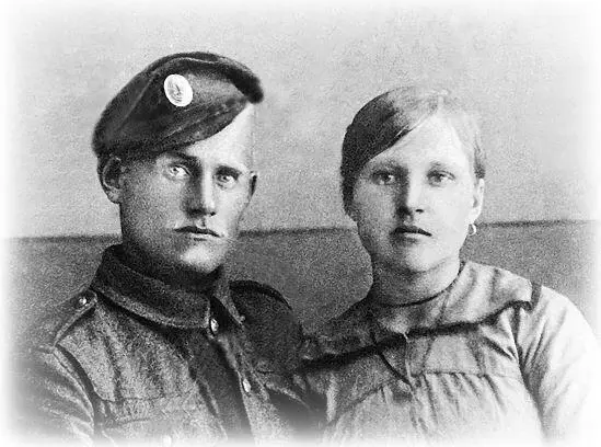 Родители apxuмандрита Наума Благочестивые бабушка и дедушка воспитывали - фото 17