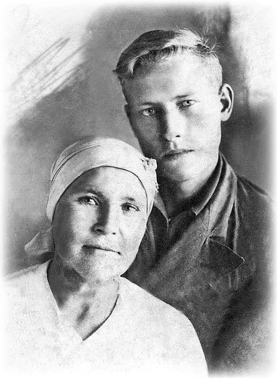 Николай Байбородин с мамой Николай Байбородин Об этом же говорил и НВ - фото 20