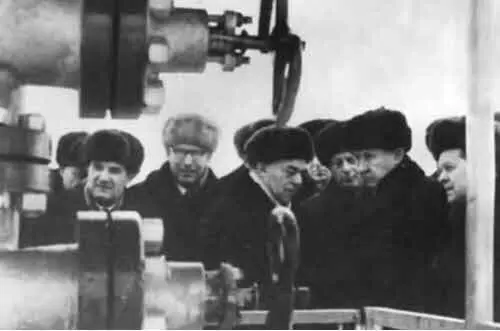 С председателем Совета Министров СССР А Н Косыгиным и Б Е Щербиной - фото 40