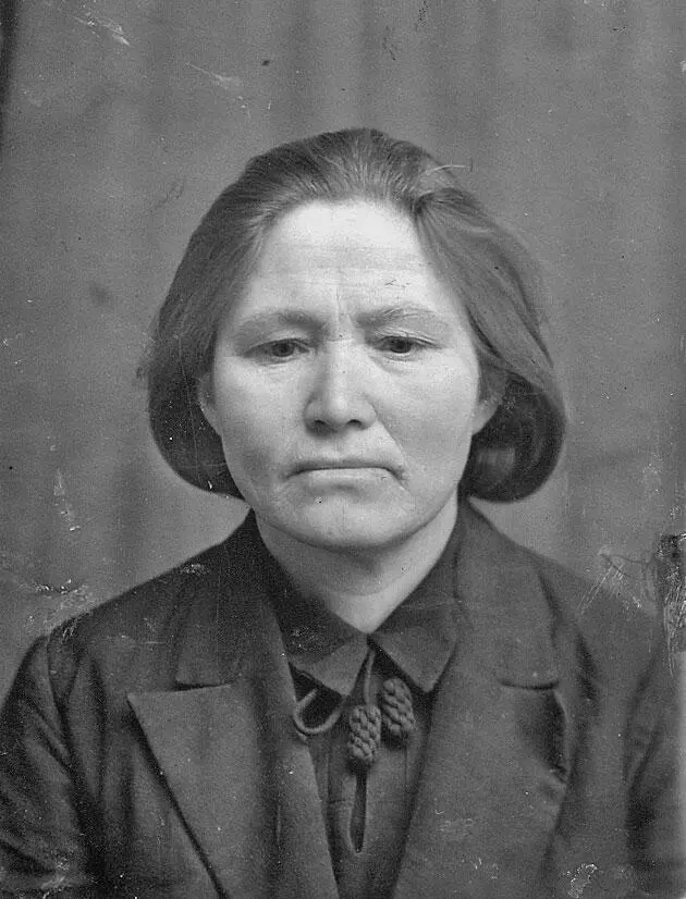 Моя мама Пелагея Матвеевна Напёрсткина 1941 г Я ученик 10го класса - фото 22