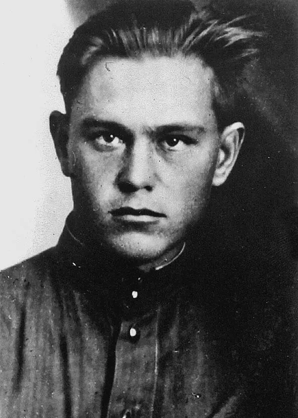 Я снова студент МИС Август 1946 г Мой брат Геннадий 1941 г Мой брат - фото 25