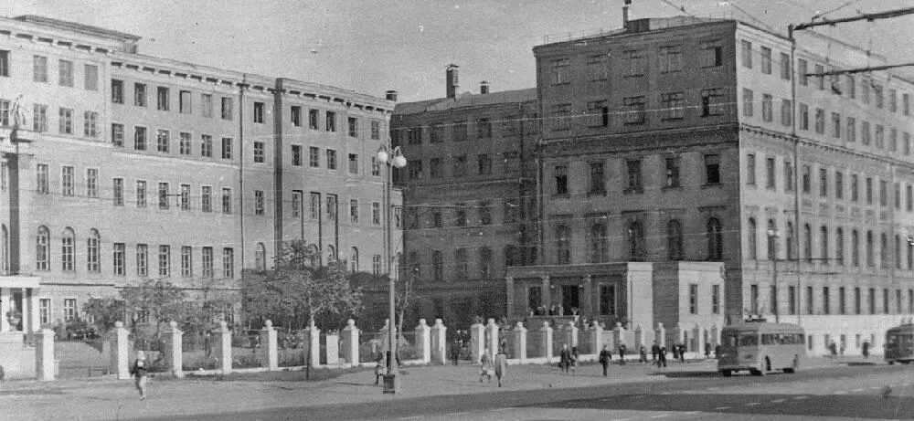 Московский горный институт слева и Институт стали справа Октябрь 1947 г - фото 30