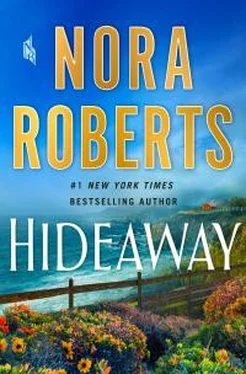 Нора Робертс Hideaway обложка книги