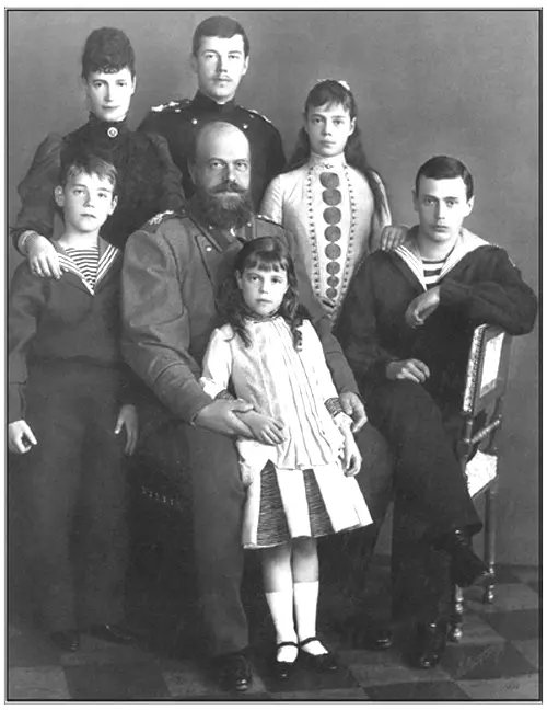 Справа налево вел кн Георгий вел княжна Ксения вел кн цесаревич - фото 27