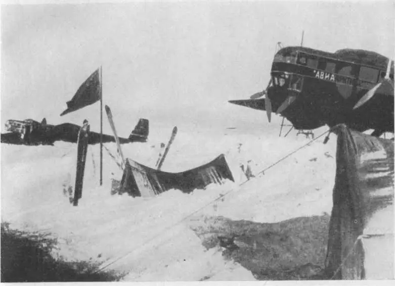 Лагерь папанннцев станция Северный полюс1 в момент высадки 1937 год - фото 5