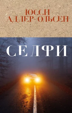 Юсси Адлер-Ольсен Селфи обложка книги