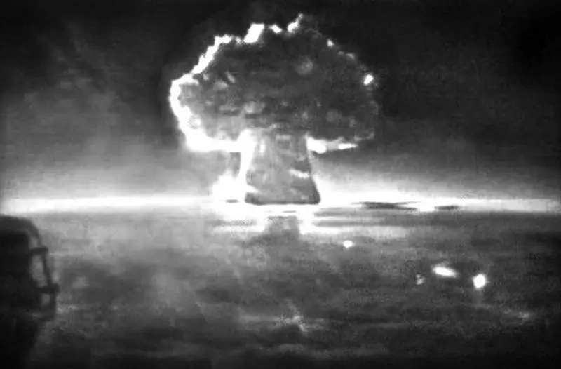 Один из последних взрывов в атмосфере на Северном ядерном полигоне Последний - фото 135