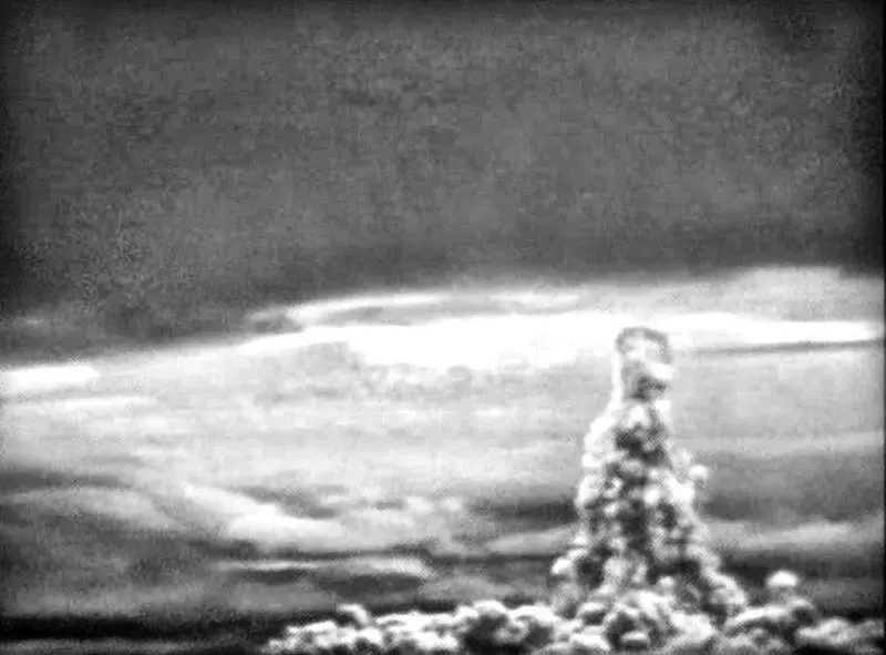 Последний взрыв в атмосфере на Новой Земле Один из последних ядерных взрывов - фото 136