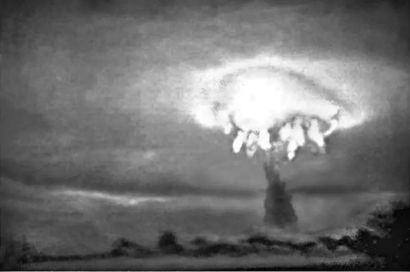 Один из последних ядерных взрывов в атмосфере Проходил уникальный физический - фото 137