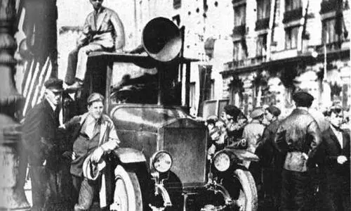 Радио на праздничной демонстрации 1929 г Детскue передачи читали сами - фото 2