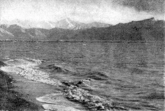 Озеро КараКуль Здесь в верховьях Танымаса бежавшего в угрюмой лощине на - фото 7
