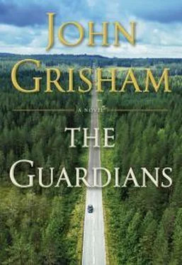 Джон Гришэм The Guardians обложка книги