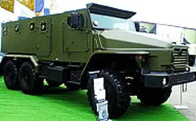 Автомобиль KAMAZ63968из семейства Тайфун Такая шина позволяет ехать даже - фото 8