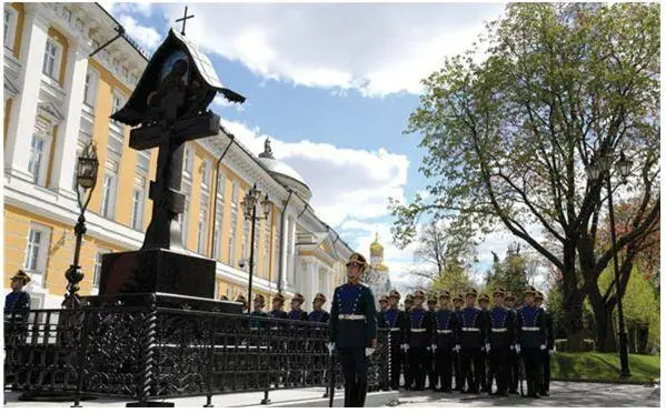Восстановленный крест на месте гибели князя Сергея Александровича Б Савинков - фото 12