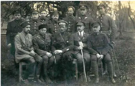 Генерал БулакБалахович в первом ряду третий справа Во время - фото 35