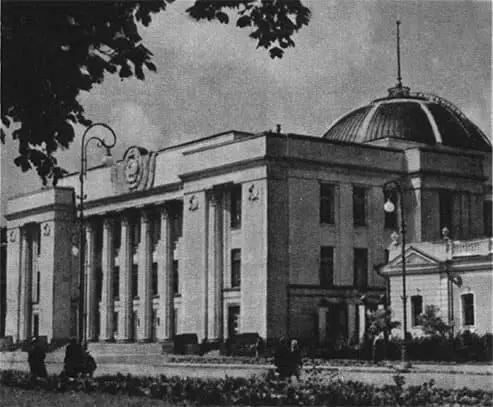 Классическим районом садов тенистых улицаллей и монументальной архитектуры - фото 39