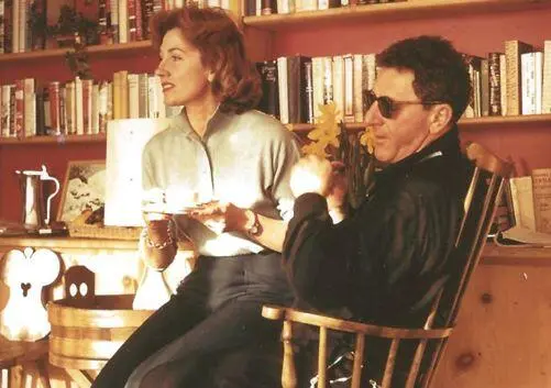 Shaw at home with Marian at Chalet Mia Klosters in 1958 Shaw center - фото 74