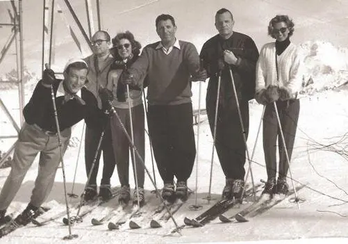 Shaw center skiing in Klosters in 1960 with left to right Noel Howard an - фото 75