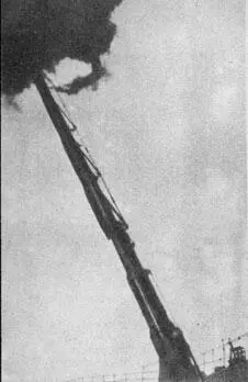 Лето 1940 года Фашистское сверхдальнобойное орудие ведет огонь по английскому - фото 2