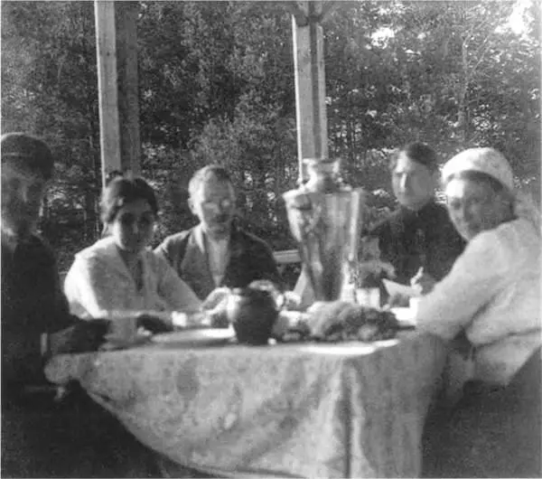 К А Коровин П А Суворов с женой Охотино 1921 К А Коровин за работой - фото 10