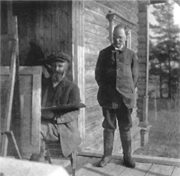 К А Коровин за работой Справа стоит П А Суворов Охотино 1921 К А - фото 11