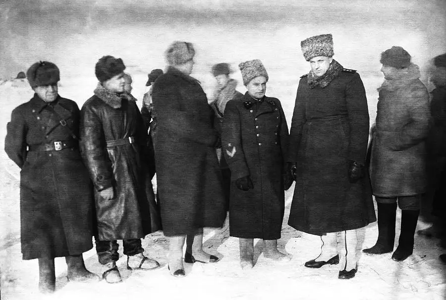 Генералы С И Руденко Н Н Воронов В И Казаков К К Рокоссовский - фото 16