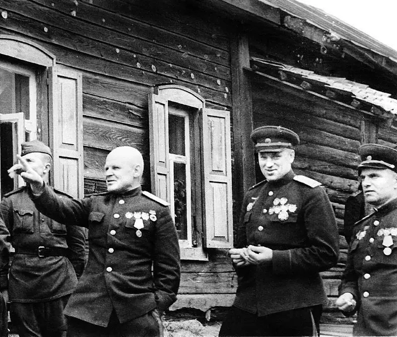 Генералы К Ф Телегин К К Рокоссовкий и В И Казаков Октябрь 1943 г - фото 21