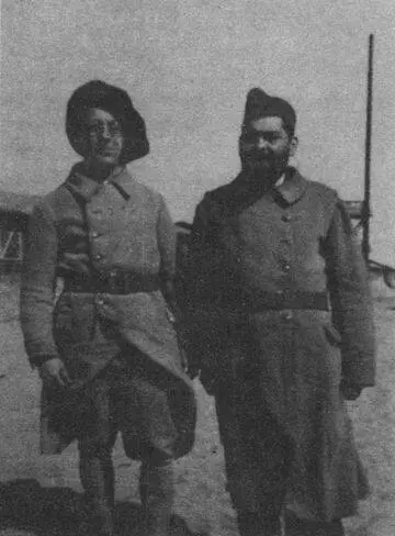 Леон Баркарес 1940 р За місяць його перевели до резервного особового - фото 17