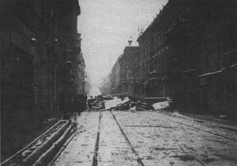 Барикада на вулиці Сикстуска Лемберг листопад 1918 р Поки Лаутерпахт - фото 26