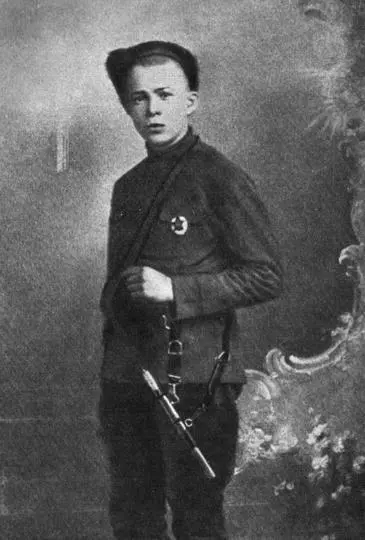 Гайдар впервые приехал в этот город в 1919 году мальчишкойкурсантом ненадолго - фото 9